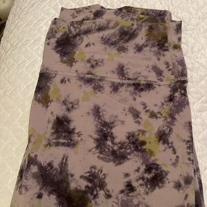 Lululemon leggings in excellent used condition.